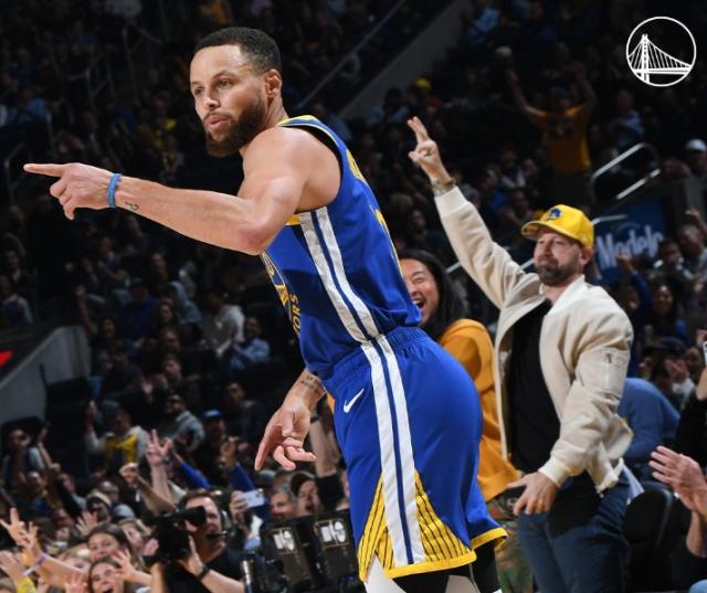 半岛体育官网-5连胜爆发甩开火箭 勇士逐步摆脱水花依赖症