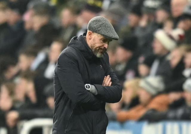 “练太狠，机器人！”英媒称滕哈赫失去半数球员支持