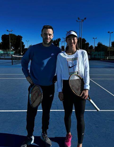 半岛体育官网-郑钦文和功勋教练复合！2023三人换帅大戏落下帷幕