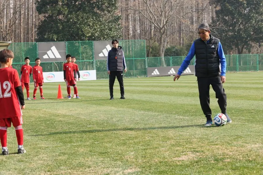 半岛体育-记者：36岁吕文君正式退役，已出任海港1314梯队主教练