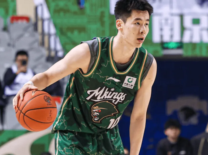 半岛体育官网-郭昊文全场14中8，三分6中3得到25分3篮板6助攻1抢断