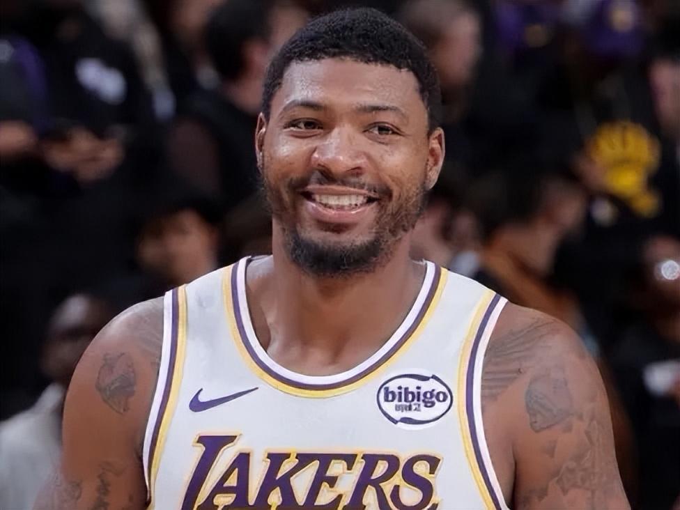 半岛体育官网-斯玛特和海斯打成最大赢家！雷迪克发布会公开称赞，统治内外线！