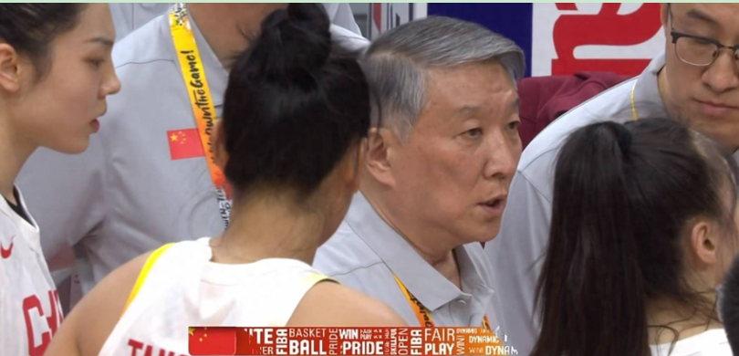 半岛体育-中国女篮三大内线合砍47分，球队却曝出最弱一环，赛后遭球迷批评